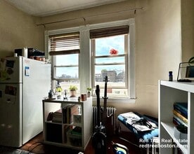 108 Myrtle St, Unit 18 in Boston, MA - Foto de edificio - Building Photo