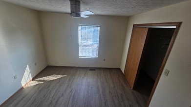 5233 Chesterfield Ave in Charleston, WV - Building Photo - Building Photo
