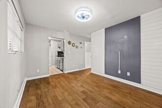 692 SW Smith St in Atlanta, GA - Building Photo - Building Photo