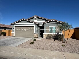 724 E Ruby Dr in Casa Grande, AZ - Building Photo