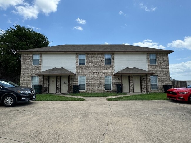 1706 Tanner Cir, Unit # C