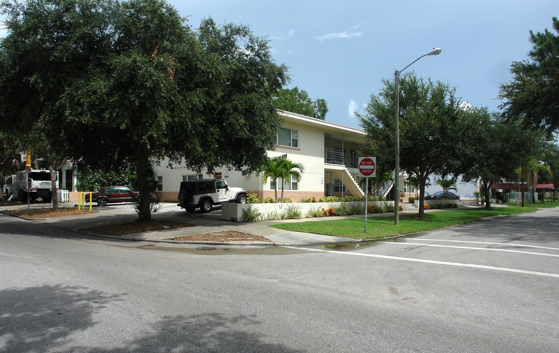 900 3rd St N in St. Petersburg, FL - Building Photo