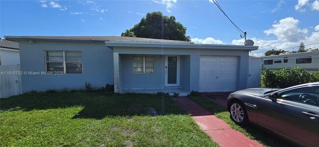 12140 SW 218th St in Miami, FL - Building Photo - Building Photo