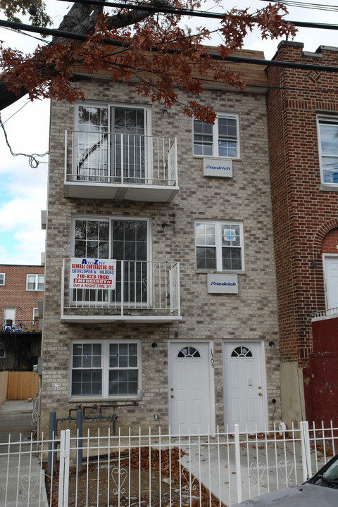 1305 Needham Ave in Bronx, NY - Building Photo