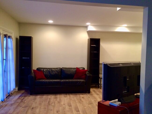 7506 Hampton Ave, Unit 1 in West Hollywood, CA - Foto de edificio - Building Photo