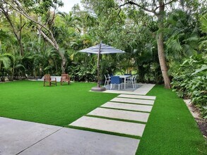 77 NE 43rd St in Miami, FL - Building Photo - Building Photo