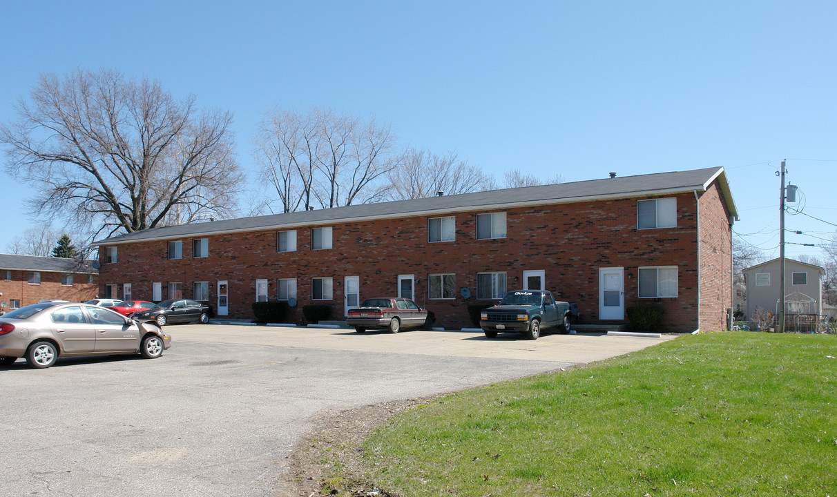 Mogadore Square in Mogadore, OH - Foto de edificio