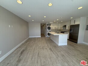 6955 Trolleyway S in Los Angeles, CA - Building Photo - Building Photo
