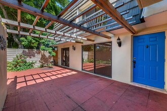 524 5th Terrace in Palm Beach Gardens, FL - Building Photo - Building Photo