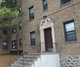 10 Eastchester Rd in New Rochelle, NY - Building Photo