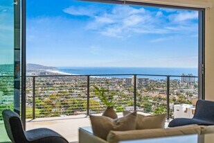 1251-1253 Van Nuys St in San Diego, CA - Building Photo