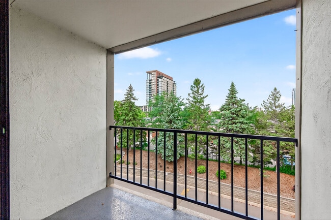 7220 York Ave S, Unit 419 in Edina, MN - Building Photo - Building Photo