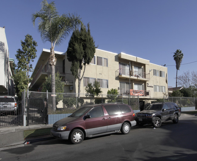 The Marathon in Los Angeles, CA - Building Photo - Building Photo