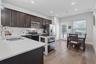 1714 Roseburg Dr in Austin, TX - Building Photo - Building Photo