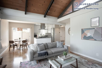 15 Cassandra Way in Mountain View, CA - Building Photo - Building Photo