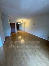 4119 Castlewood in San Antonio, TX - Building Photo - Building Photo