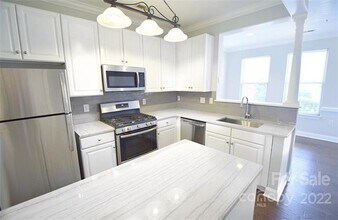 558 E 9th St in Charlotte, NC - Building Photo - Building Photo