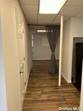 58 School St in Oyster Bay, NY - Building Photo - Building Photo