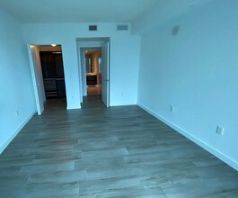 1100 S Miami Ave, Unit 3308 in Miami, FL - Foto de edificio - Building Photo