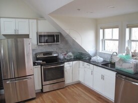 44 Fellsway W, Unit #1 in Somerville, MA - Building Photo - Building Photo