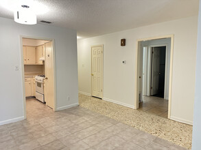 2701 Sweeney Ln in Austin, TX - Building Photo - Building Photo