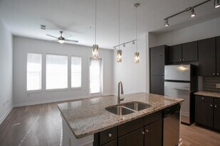 1900 Barton Springs Rd in Austin, TX - Building Photo