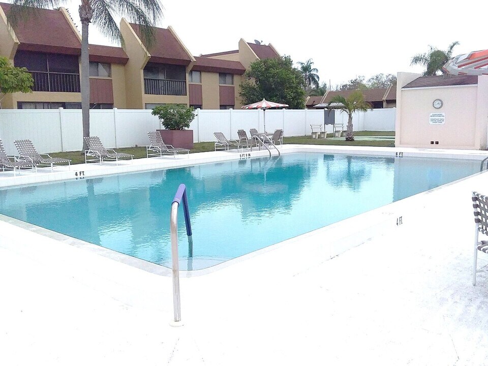519 Albee Farm Rd in Venice, FL - Building Photo