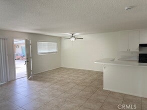 686 E Cottonwood Rd, Unit 7 in Palm Springs, CA - Building Photo - Building Photo
