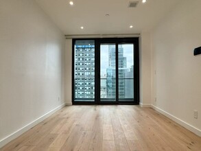 4262 Hunter St, Unit 6B in Long Island City, NY - Foto de edificio - Building Photo