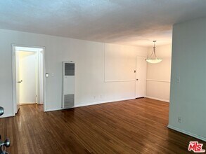 1138 S La Cienega Blvd in Los Angeles, CA - Building Photo - Building Photo