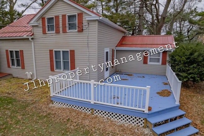 9068 Black Oak Rd in Mount Carroll, IL - Building Photo - Building Photo