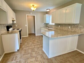 301 Conestoga Dr in Yukon, OK - Building Photo - Building Photo