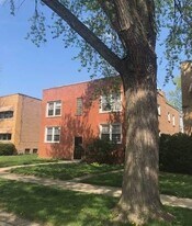 8242 Kilpatrick Ave, Unit 1S in Skokie, IL - Building Photo