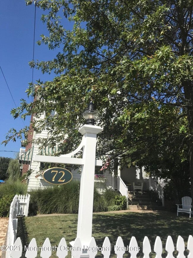 72 Waterman Ave in Rumson, NJ - Building Photo - Building Photo