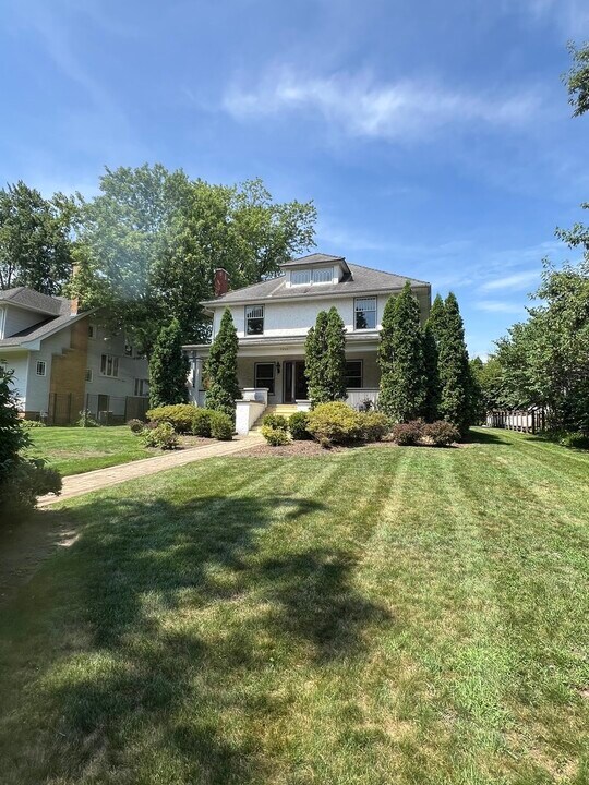 5820 N Newark Ave in Chicago, IL - Building Photo