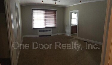 1107 Richmond Rd in Williamsburg, VA - Foto de edificio - Building Photo