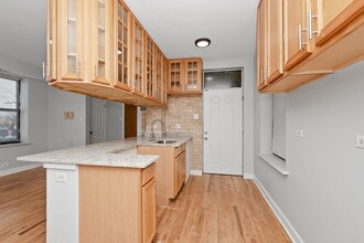 2407 E 72nd St in Chicago, IL - Building Photo - Building Photo