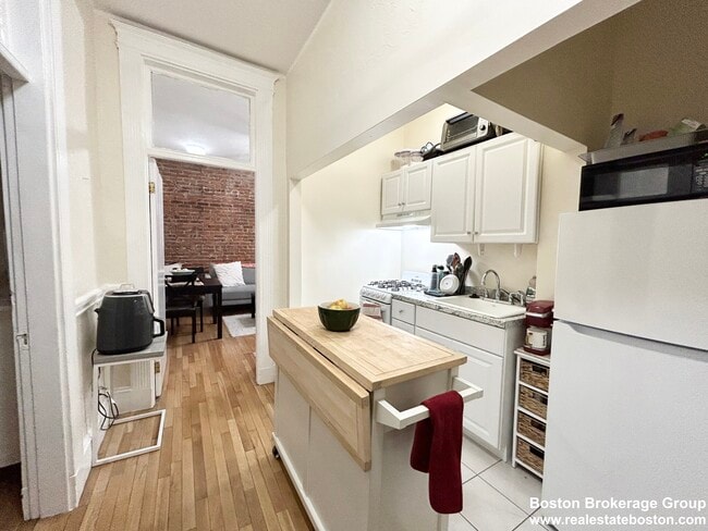 39 Hemenway St, Unit 2 in Boston, MA - Foto de edificio - Building Photo