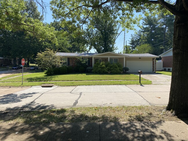 1208 Eagleshire Dr