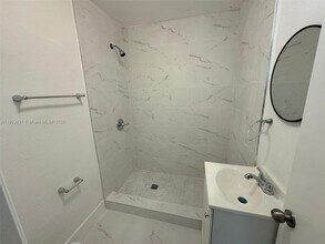 5815 NW 18th Ave in Miami, FL - Foto de edificio - Building Photo