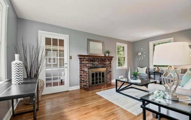 6916 New Hampshire Ave in Takoma Park, MD - Foto de edificio - Building Photo