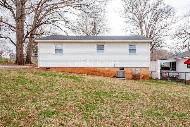 529 Oakland Ave in Gaffney, SC - Building Photo - Building Photo