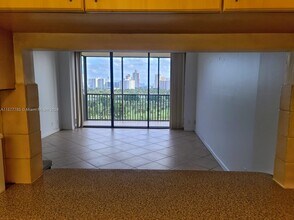 20379 W Country Club Dr, Unit 1235 in Aventura, FL - Building Photo - Building Photo