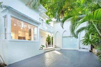 4286 Douglas Rd in Miami, FL - Building Photo - Building Photo