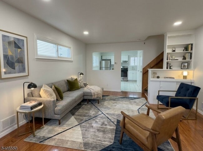 260 Everett Rd in Parsippany Troy Hills, NJ - Building Photo - Building Photo