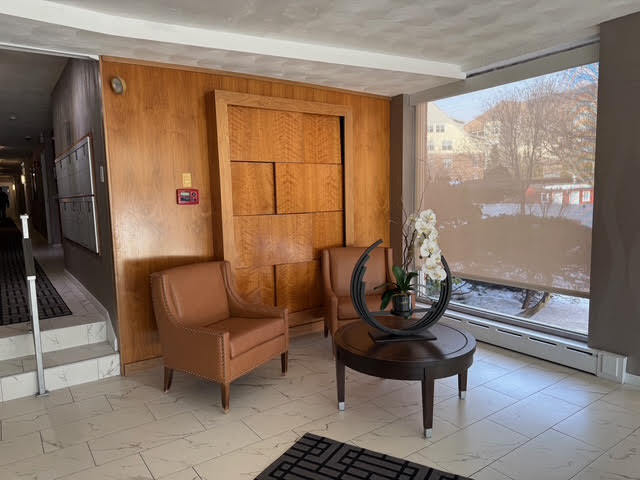 2 Hammond Pond Pky, Unit 203 in Chestnut Hill, MA - Building Photo - Building Photo