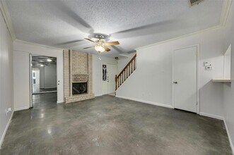 8400 Jamestown Dr, Unit 216 in Austin, TX - Building Photo - Building Photo
