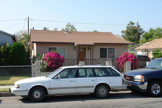 213 Ventura St in Santa Paula, CA - Foto de edificio - Building Photo