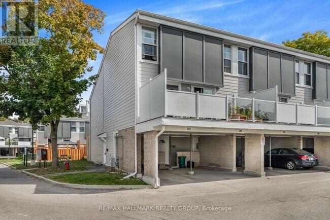 3445 Uplands Dr in Ottawa, ON - Building Photo - Building Photo