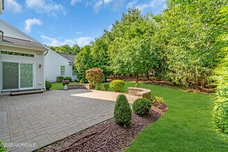 8 Park Ridge Way in Jackson Township, NJ - Building Photo - Building Photo